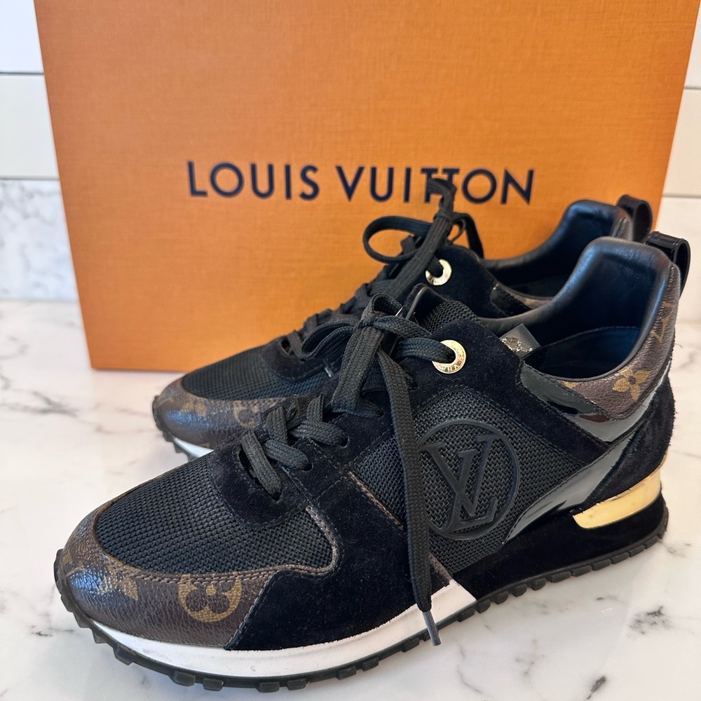 Louis Vuitton Black and Brown Sneakers size 38
Box not included